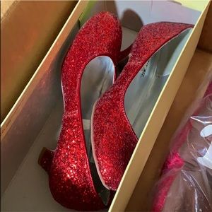 Red Sparkly Shoes 👠♥️